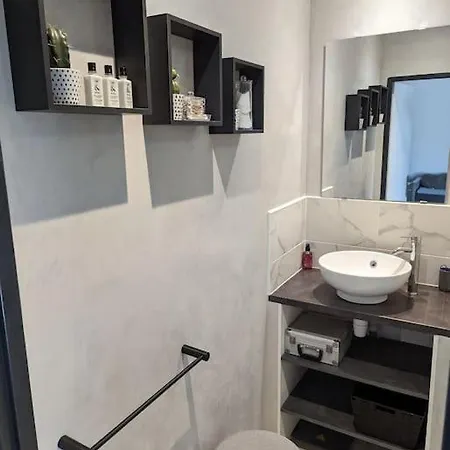 Partie De Moderne Avec Acces Piscine Apartment *