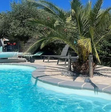 Partie De Moderne Avec Acces Piscine דירה
