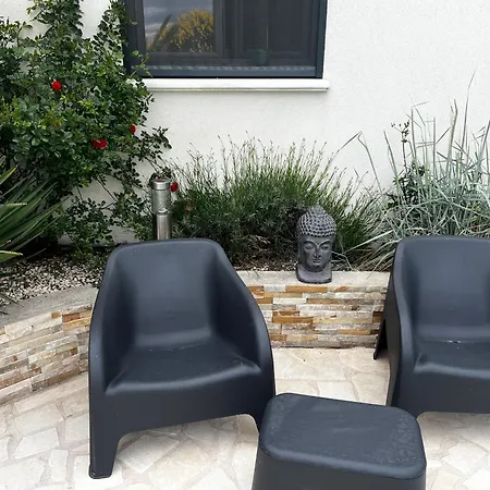 Partie De Moderne Avec Acces Piscine Villeneuve (Alpes-de-Haute-Provence)