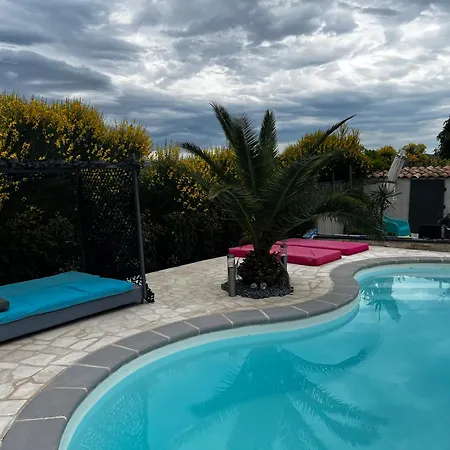 Partie De Moderne Avec Acces Piscine * Villeneuve (Alpes-de-Haute-Provence)