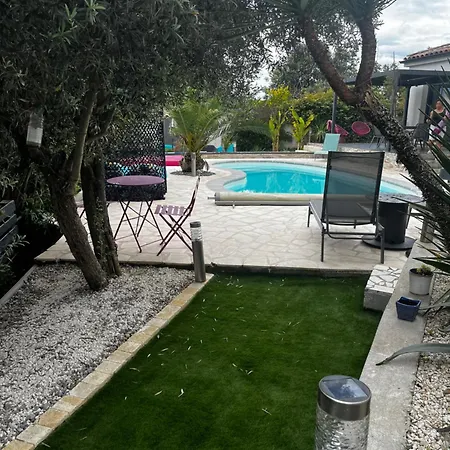 Apartment Partie De Moderne Avec Acces Piscine