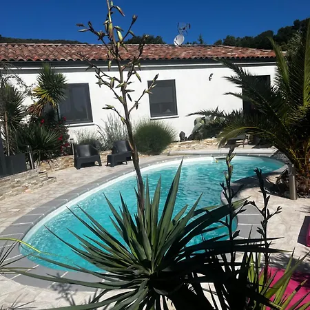 Partie De Moderne Avec Acces Piscine * Villeneuve (Alpes-de-Haute-Provence)
